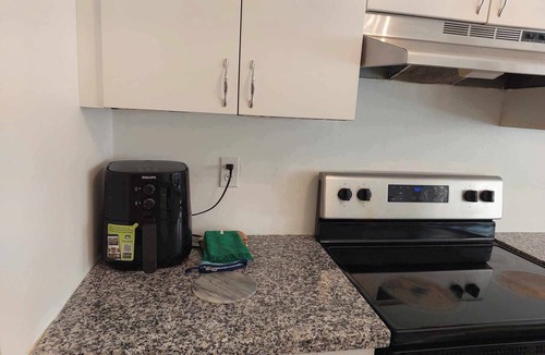 Durham Region House | Brand New Townhouse with 4 bedroom for long stay-in front of the plaza