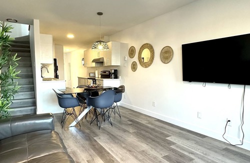 Mercier-Hochelaga-Maisonneuve Apartment | Brand New Two-Storey Penthouse