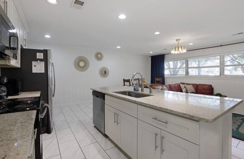 Whitehaven House | Brand new*Walk to Graceland*Sleeps 10*