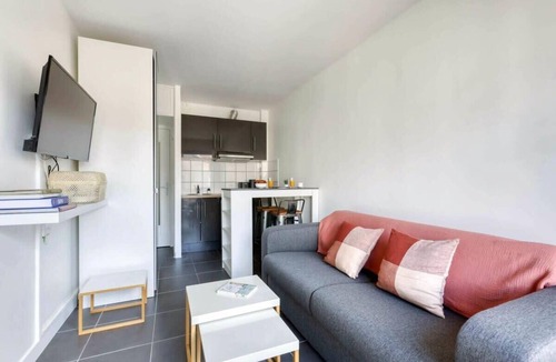 16th Arrondissement Condo | Branded New and Cuty Studio at the Classy Paris 16