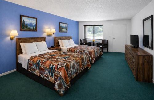 Chama Hotel | Branding Iron Motel