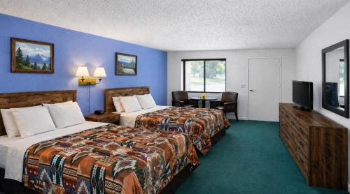 Chama Hotel | Branding Iron Motel