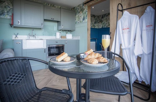 Llangennith Ski Chalet | Brandy Cove - 1 Bed Cabin - Landimore