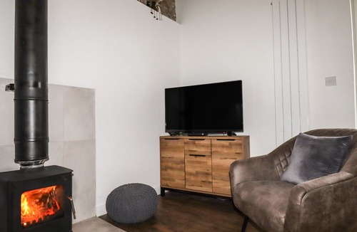 Grampound Cottage | BRANNEL COTTAGE, pet friendly, with open fire in St Stephen