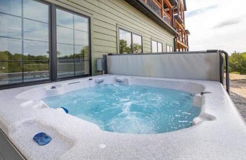 Hollister House | Branson 10 Bedroom Lakeside Lodge! PRIVATE HEATED POOL!