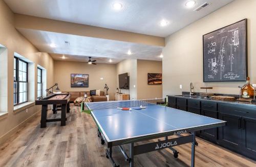 Hollister House | Branson 10 Bedroom Lakeside Lodge! PRIVATE HEATED POOL!