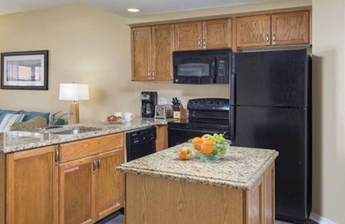 Table Rock Condo | Branson at the Meadows 1br Suite Sunday Check-In