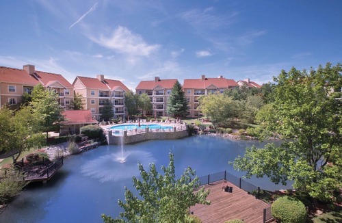 Table Rock Condo | Branson at the Meadows 1br Suite Sunday Check-In