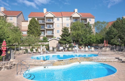 Table Rock Condo | Branson at the Meadows 1br Suite Sunday Check-In