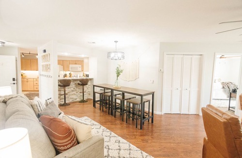 Table Rock Condo | *Branson Boho 1* Gated on GROUND FLOOR FULLY REDONE 2 king beds, 2 full bath!