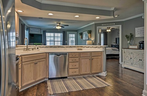 Table Rock Condo | Branson Condo: Pool Access, Near Table Rock Lake!