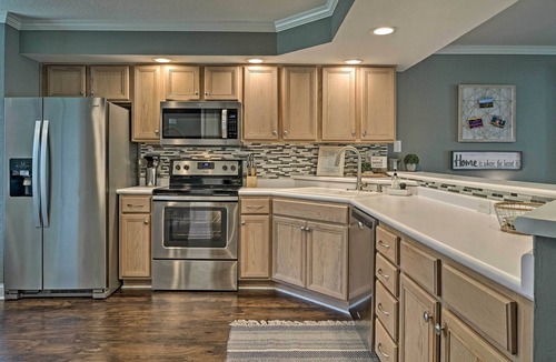 Table Rock Condo | Branson Condo: Pool Access, Near Table Rock Lake!