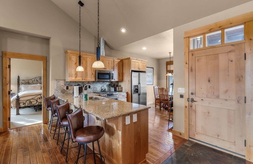 Powell Butte Cabin | Brasada Ranch | 2 Full Suites | On Golf Course