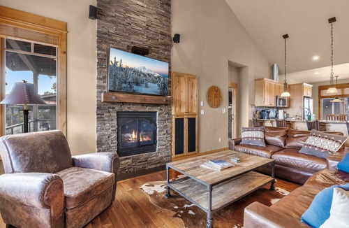 Powell Butte Cabin | Brasada Ranch | 2 Full Suites | On Golf Course