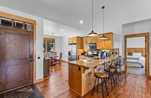 Powell Butte Cabin | Brasada Ranch Cabin 21| Mtn & Golf Views| Hot Tub