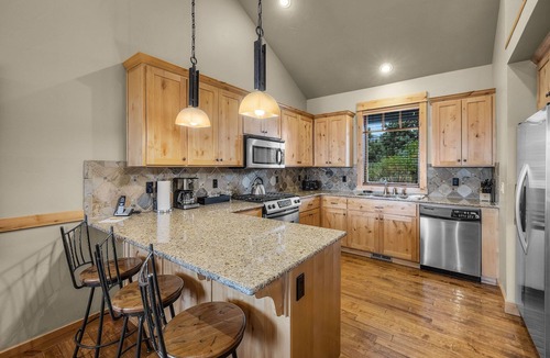 Powell Butte Cabin | Brasada Ranch Cabin 78| Mtn & Golf Views| Hot Tub