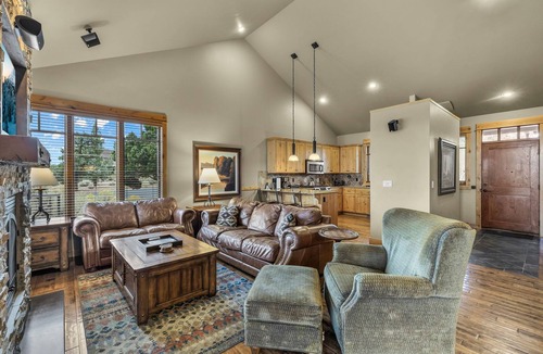 Powell Butte Cabin | Brasada Ranch Cabin 78| Mtn & Golf Views| Hot Tub