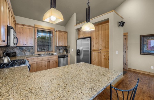 Powell Butte Cabin | Brasada Ranch Cabin 78| Mtn & Golf Views| Hot Tub