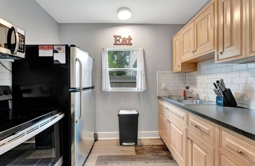 Riverside Heights Condo | Brave Oasis "B"★King Bed★Office★BBQ★Fire Pit★Patio
