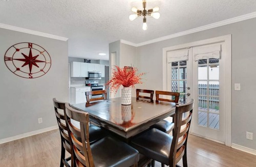 Riverside Heights House | Brave Oasis- Sleeps 17★Attached duplex★BBQ★Firepit