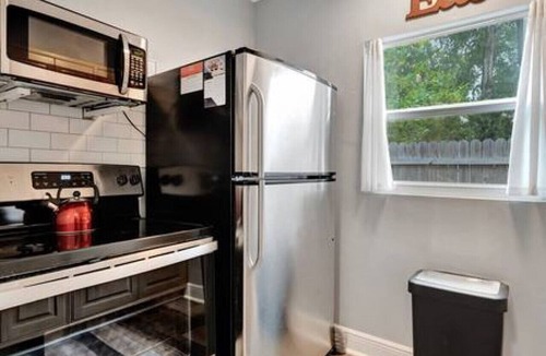 Riverside Heights House | Brave Oasis- Sleeps 17★Attached duplex★BBQ★Firepit