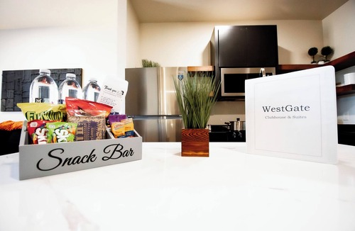 Lawton Apartment | Brayden Tower Suite #08 Luxury 2 bedroom Suite