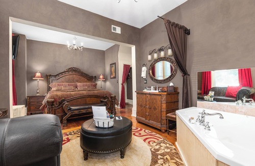 Oshkosh Bed & Breakfast | Braywood Inn