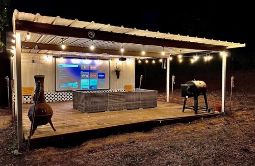 Dennis House | Brazos Porch Hideaway