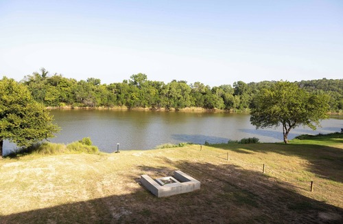 Dennis House | Brazos River Treehouse: nWaterfront/Outdoor Activities/Firepit/Hammock/Pets