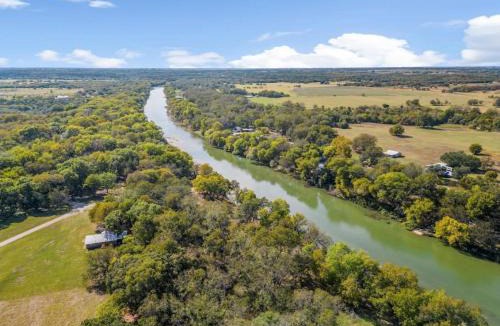 Hill County House | Brazos Riverside Cottage - Family, Fun Getaway