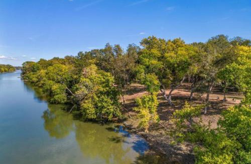 Hill County House | Brazos Riverside Cottage - Family, Fun Getaway