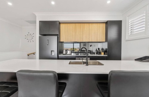 McCracken House | Break Away 46 Hindmarsh Rd, McCracken