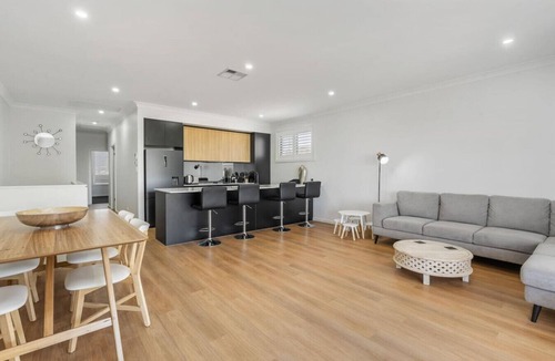 McCracken House | Break Away 46 Hindmarsh Rd, McCracken