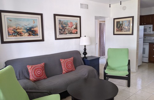 Lauderdale-by-the-Sea Apartment | Breakaway Inn