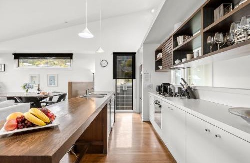 Lorne House | Breakers 12 - BYO Linen