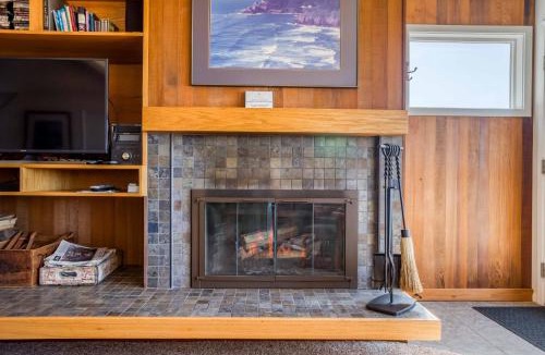 Neskowin House | Breakers Beach House 7 - Meredith Lodging