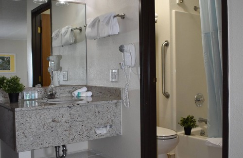 St Ignace Hotel | Breakers Resort & Beach Bar