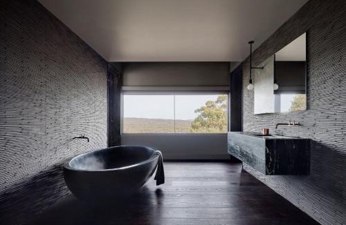 Elevated Plains House | Breakneck Gorge Oikos