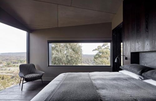 Elevated Plains House | Breakneck Gorge Oikos