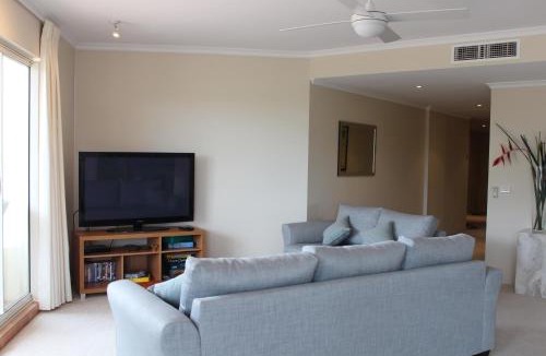 Shoal Bay Apartment | Breakwater 102 Shoal Bay
