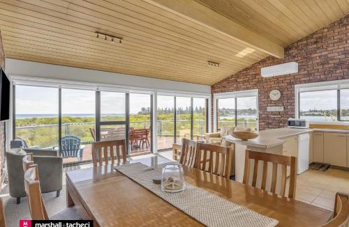 Bermagui House | Breakwater Unit 4 Beachfront Bermagui
