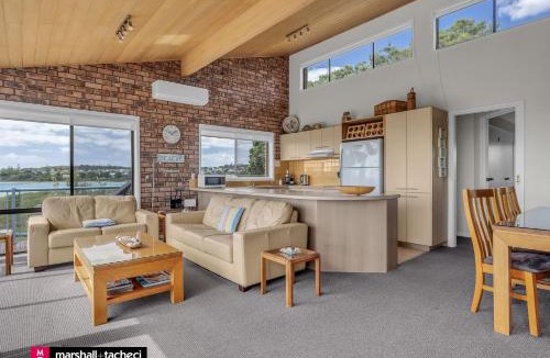 Bermagui House | Breakwater Unit 4 Beachfront Bermagui