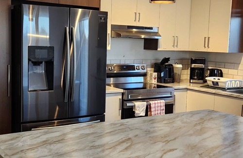 Salaberry De Valleyfield House | Breathtaking Spacious and Luxury House