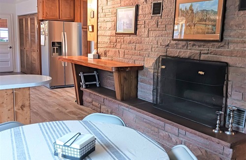 Foxpark House | Breath in the crisp mountain air and share the beauty with your entire group!