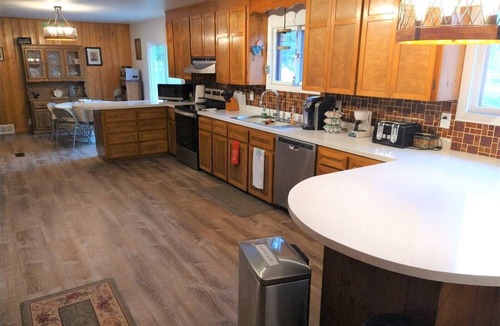 Foxpark House | Breath in the crisp mountain air and share the beauty with your entire group!