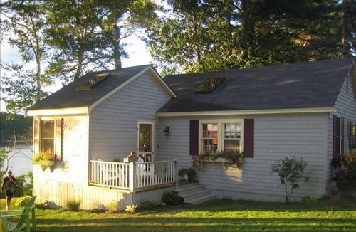 Peaks Island Cottage | Breath-Taking Waterfront Cottage with Boat Dock