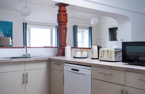 Ventnor Apartment | Breathtaking 180° Ocean Views