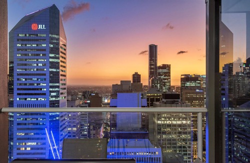 Brisbane Central Business District Apartment | Breathtaking! 2Bed/2Bath/1Car/Pool ~ CBD