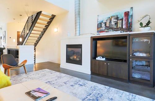 Corbett - Terwilliger - Lair Hill House | Breathtaking 3-Bedroom Getaway in the Heart of Portland