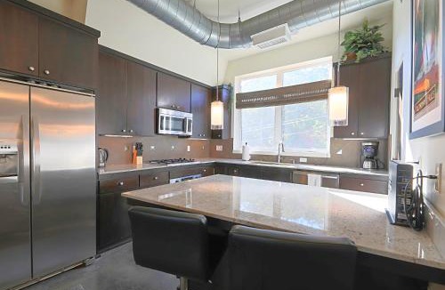 Corbett - Terwilliger - Lair Hill House | Breathtaking 3-Bedroom Getaway in the Heart of Portland